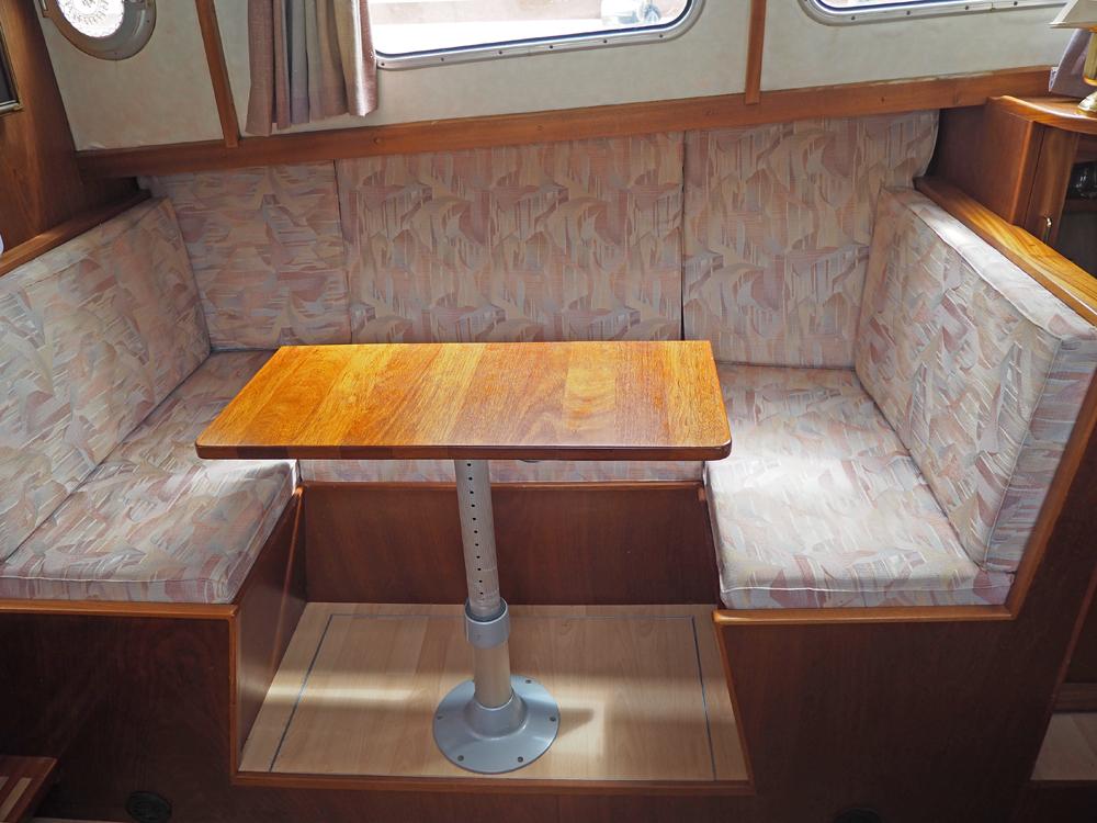 Saloon, Accommodation